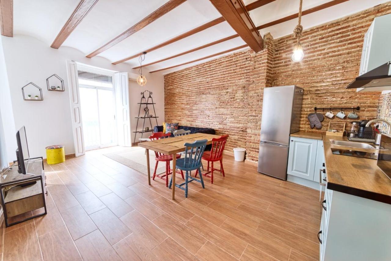 Beams & Bricks Apartment Валенсия Екстериор снимка