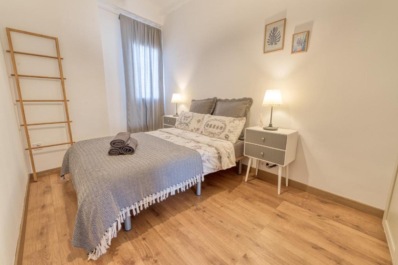 Beams & Bricks Apartment Валенсия Екстериор снимка